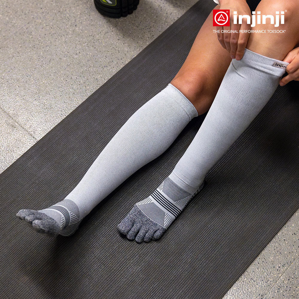 Injinji - 【injinji】女 COMPRESSION 五趾壓力襪 (灰色) - WAA5293| 吸濕排汗 跑步 馬拉松 健身訓練 漸進式壓力