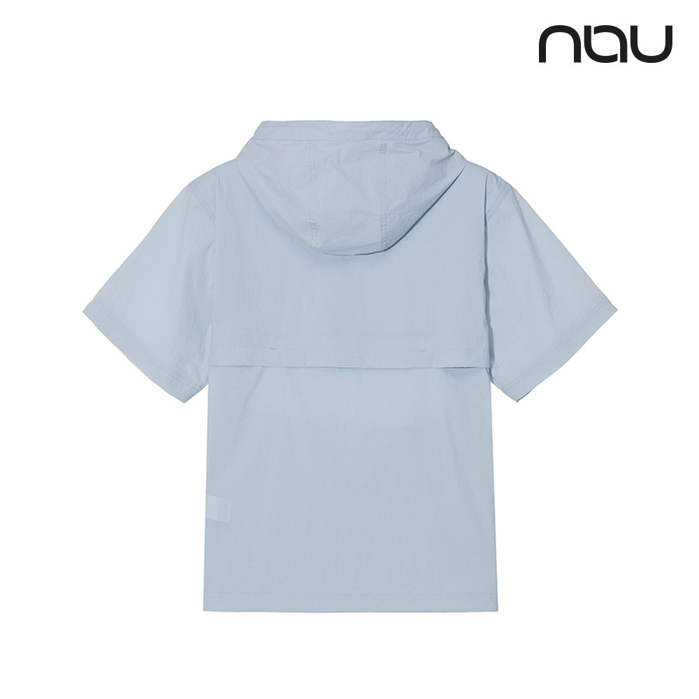 nau - 【nau】SUMER ACT短袖半開襟連帽上衣(淺藍)-夏季 透氣 仿棉 尼龍彈性 連帽短T 中性款|EB1NC801|1NUJKMU903