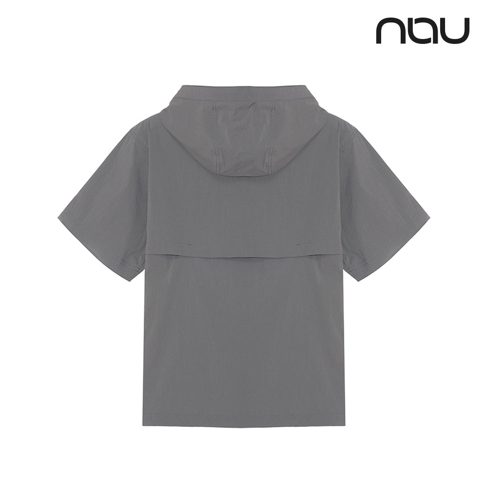 nau - 【nau】SUMER ACT短袖半開襟連帽上衣(橄綠)-夏季 透氣 仿棉 尼龍彈性 連帽短T 中性款|EB1NC801|1NUJKMU903