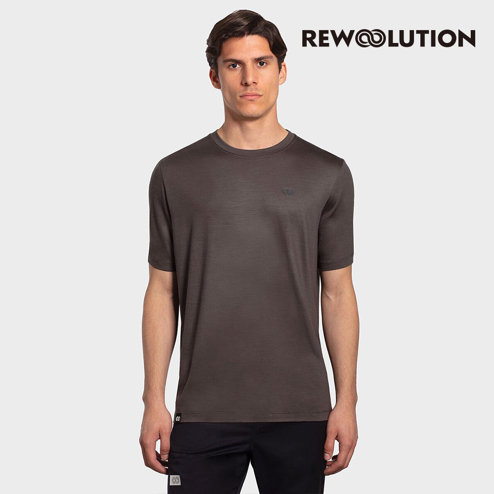 REWOOLUTION - 【Rewoolution】男 MARS 140g短袖印花T恤(深灰褐色)羊毛衣 T恤 登山必備 吸濕排汗 印花設計|DB1MC513|M1M010VJ14